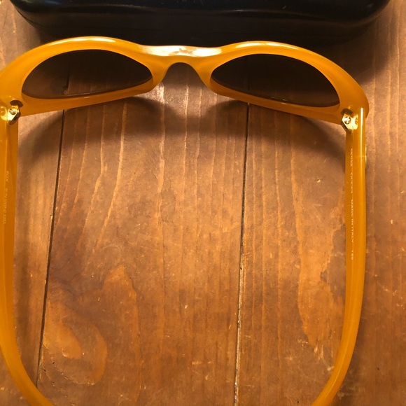 Authentic Vintage Gucci Sunglasses GG2400 - Orange - Picture 4 of 12